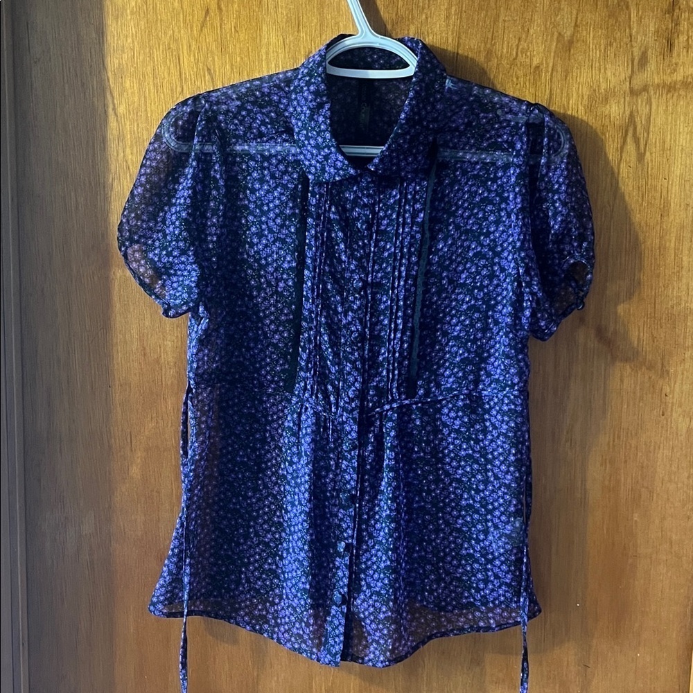 Chic La Classe Couture Purple Floral Sheer  Button Up Blouse Medium